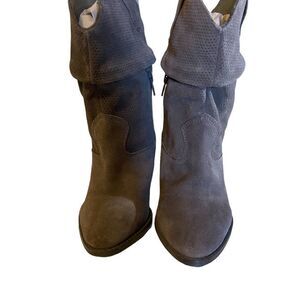 NWOT Charles gray Zulu swede short boots US size 6
